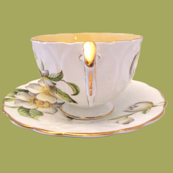 Vintage 2 Dimisional Aynsley Bone China teacup graced with english white & yell - Picture 3 of 12